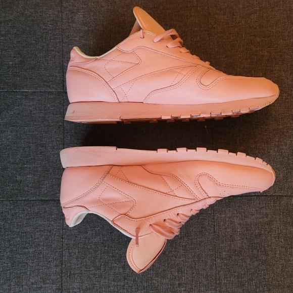 Reebok
Classic Leather Sneaker - Picture 2 of 10